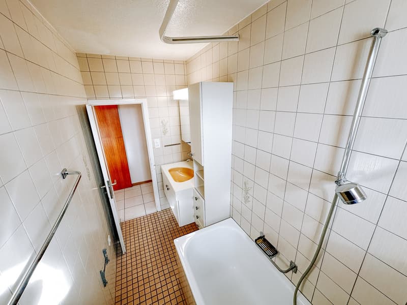 Luxurious unfurnished apartment in a quiet and central area – With 65-inch TV included (9)