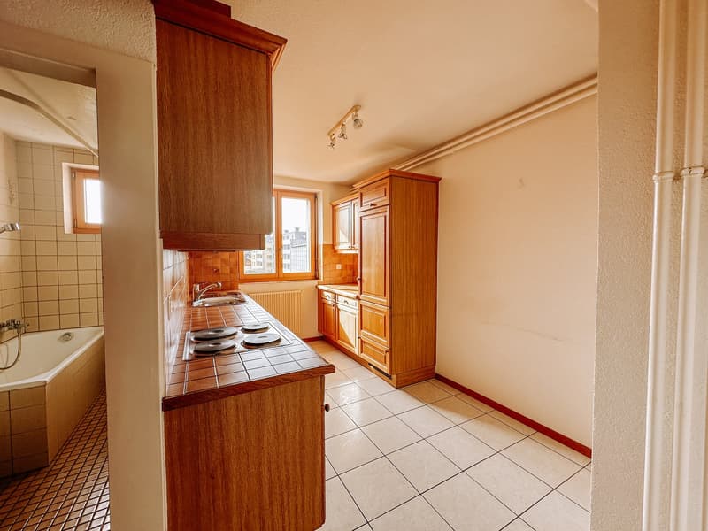 Luxurious unfurnished apartment in a quiet and central area – With 65-inch TV included (3)