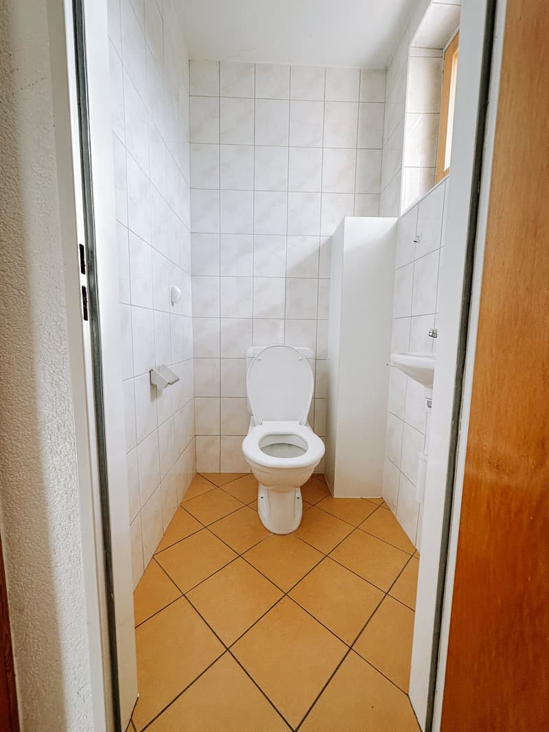 Luxurious unfurnished apartment in a quiet and central area – With 65-inch TV included (10)
