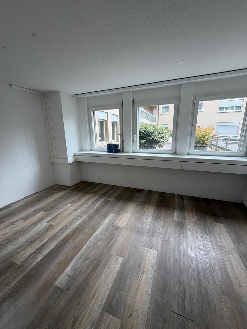 Espace de bureau ou de pratique attractif – entièrement équipé & prêt à être occupé immédiatement (4)