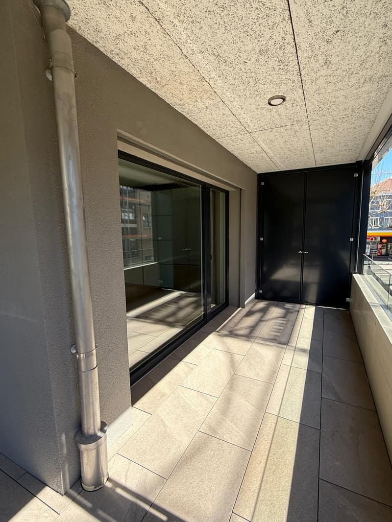 Moderne und grosszügige 2.5 Zimmerwohnung mit grossem Balkon an zentraler Lage (5)