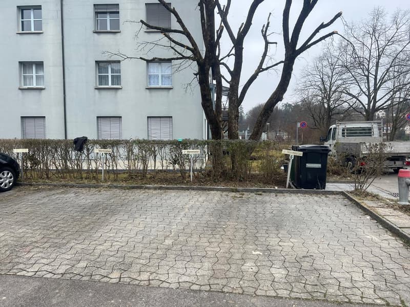 Parkplatz in Adliswil zu vermieten (1)