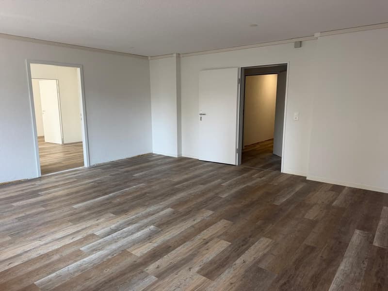 Spazio di ufficio o di pratica attraente – completamente attrezzato & pronto per l'occupazione immediata (1)