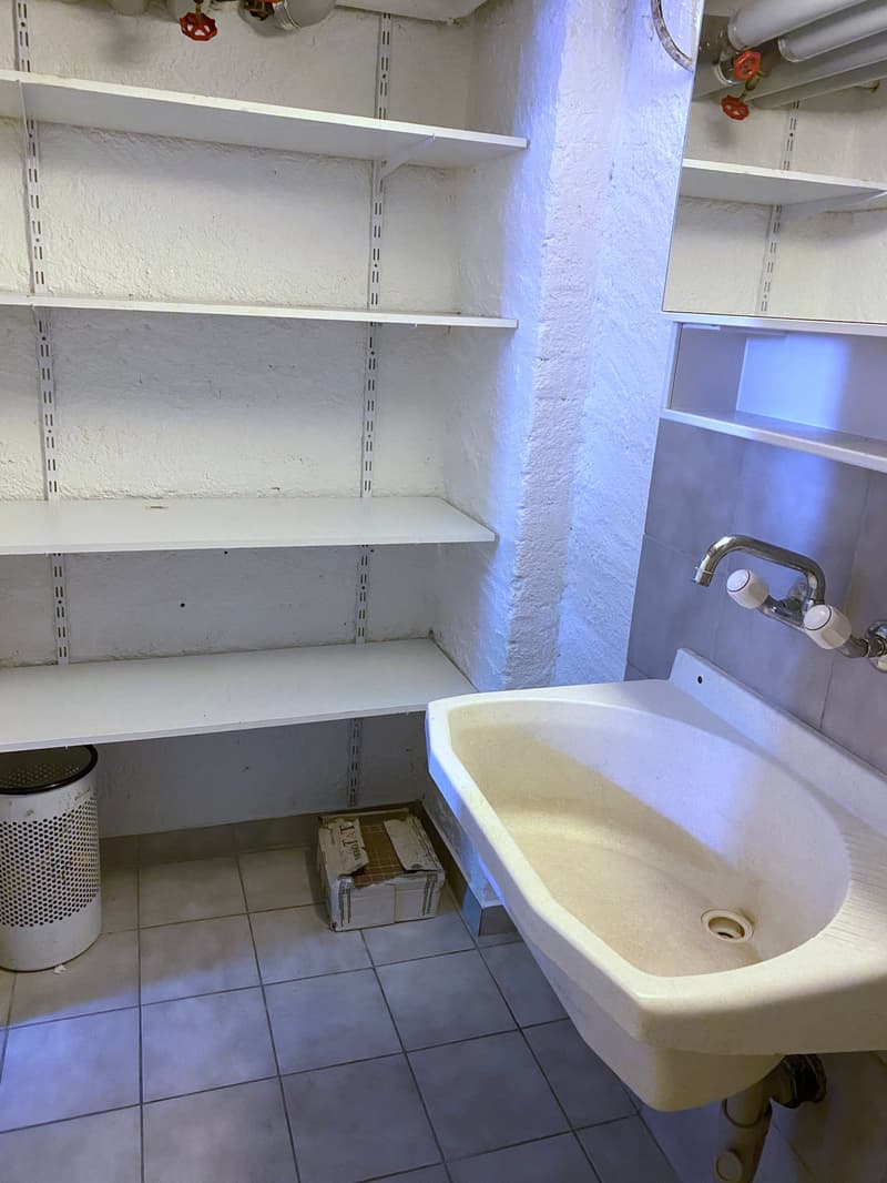 Commercial space with separate entrance – ideal for studio or workshop (6)