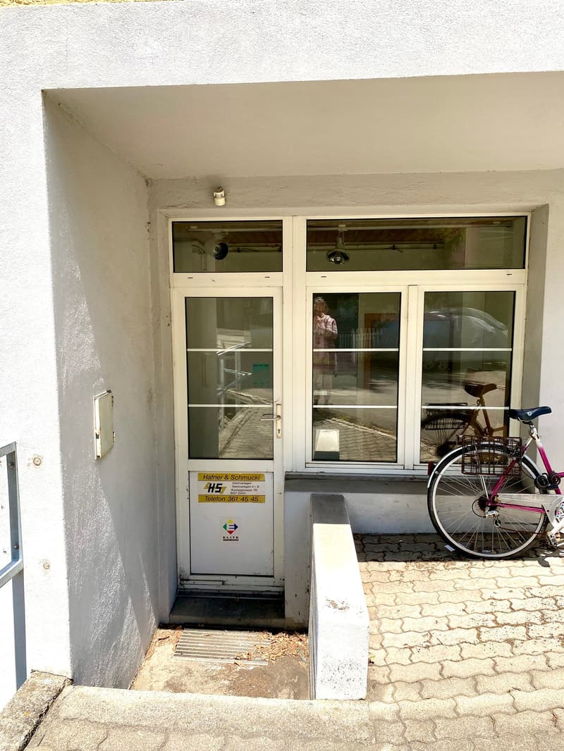 Commercial space with separate entrance – ideal for studio or workshop (9)