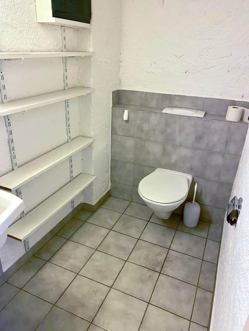 Commercial space with separate entrance – ideal for studio or workshop (7)