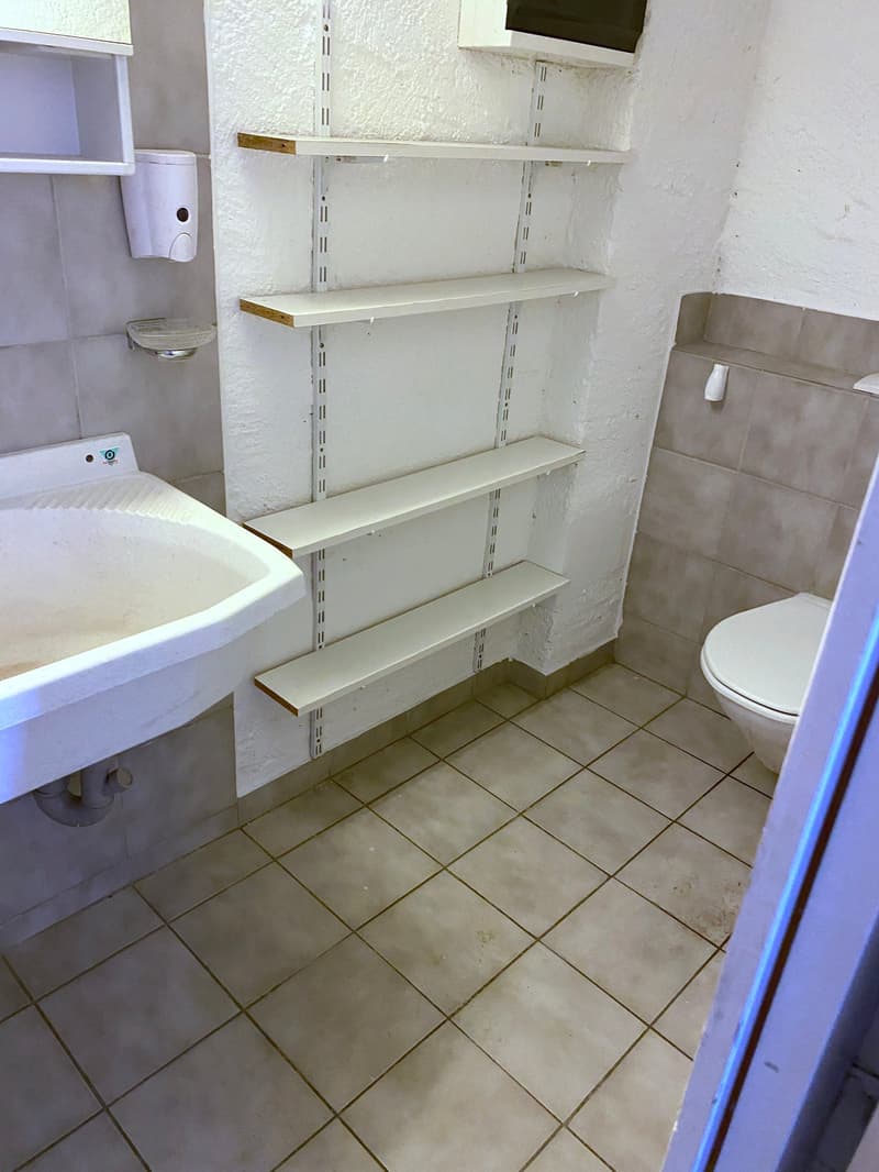 Commercial space with separate entrance – ideal for studio or workshop (8)