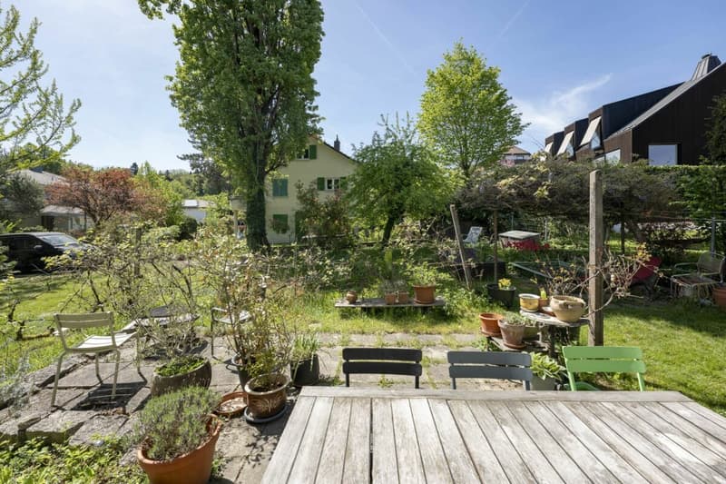 Single-family house with potential for new construction in top location! (9)