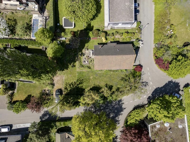 Single-family house with potential for new construction in top location! (11)