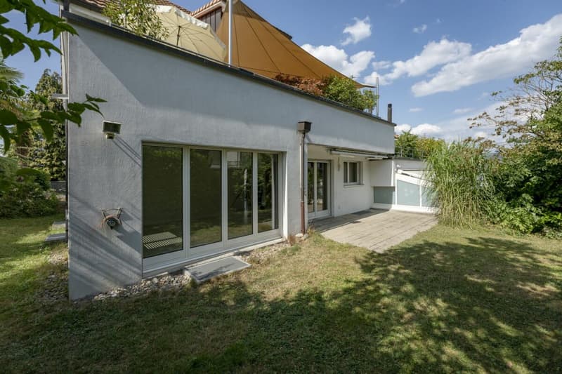 Spacious garden apartment - just a few steps from Oberrieden train station (1)