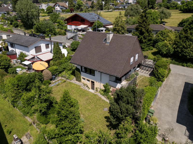 Charming 5.5-room single-family house with garden idyll and plenty of privacy (2)