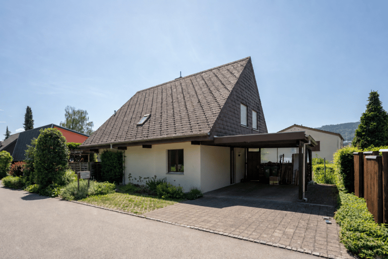 Charming 5.5-room single-family house with garden idyll and plenty of privacy (1)