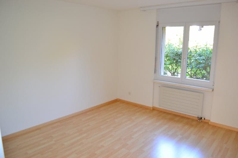 3 1/2 - Zimmer-Parterre-Wohnung mit grossem Gartensitzplatz (5)