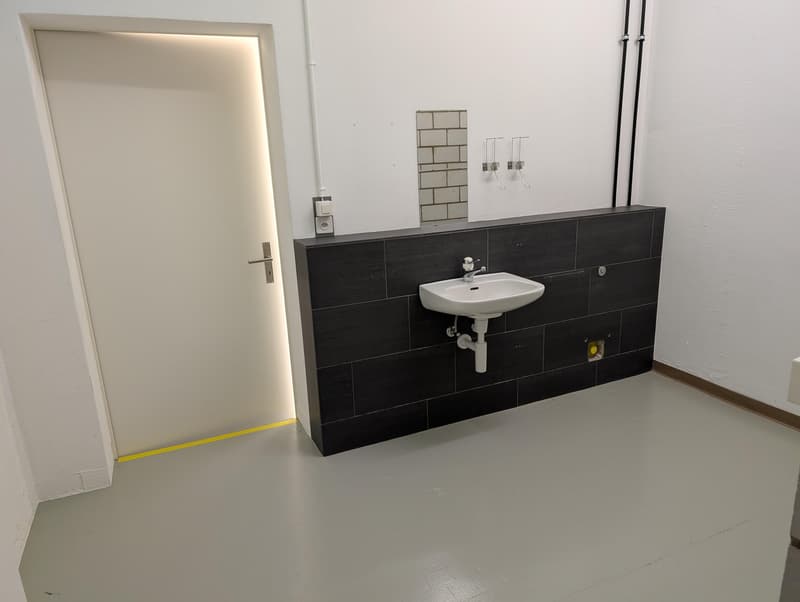Locale di stoccaggio o hobby nel centro storico con allacciamento idrico (3)