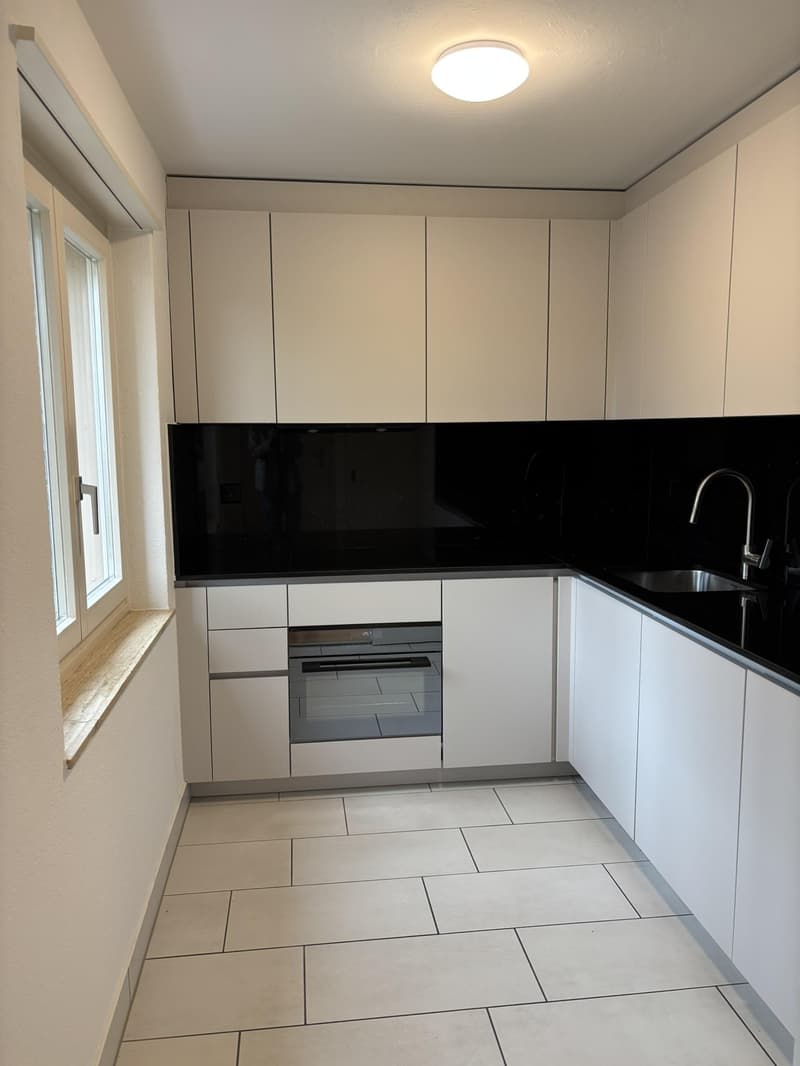 Bright and spacious 3.5-room apartment with freshly renovated kitchen in St. Gallen (2)