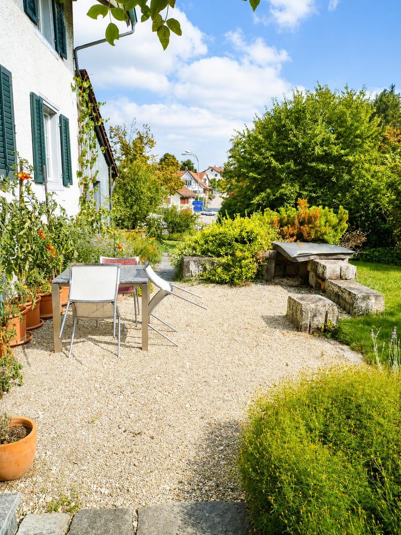 Traumhafte 6.5-Zimmerwohnung mit Cheminée und idyllischem Garten (11)