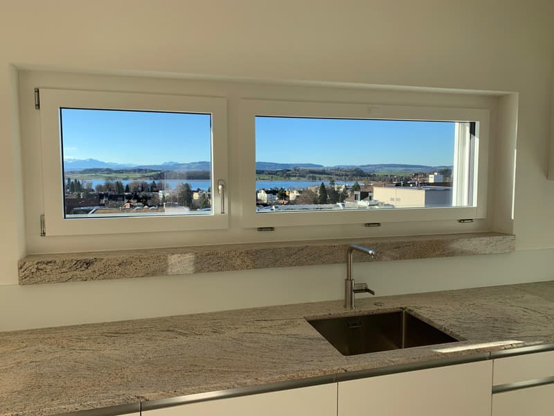 Einzigartige 3.5-Zimmer-Attika-Maisonette-Wohnung mit Weitsicht auf See und Berge (4)