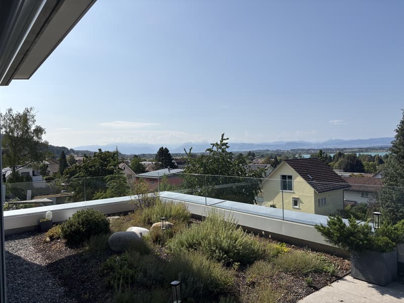 Einzigartige 3.5-Zimmer-Attika-Maisonette-Wohnung mit Weitsicht auf See und Berge (9)