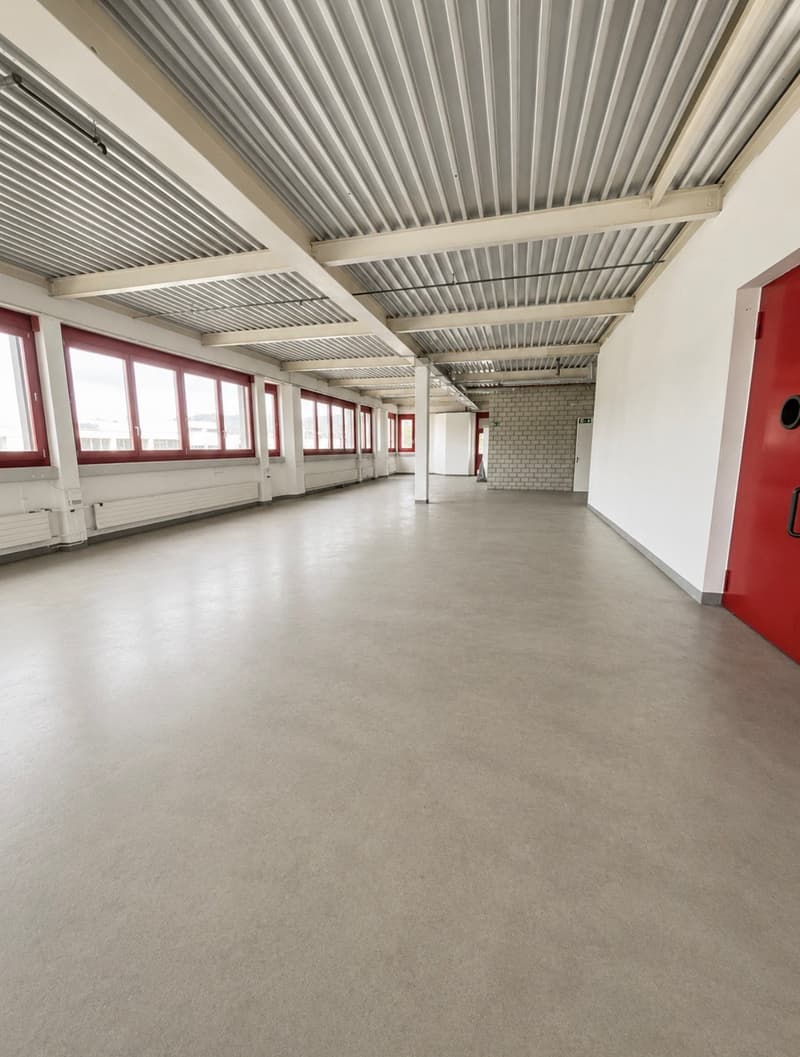 Grand entrepôt cherche locataire (2)