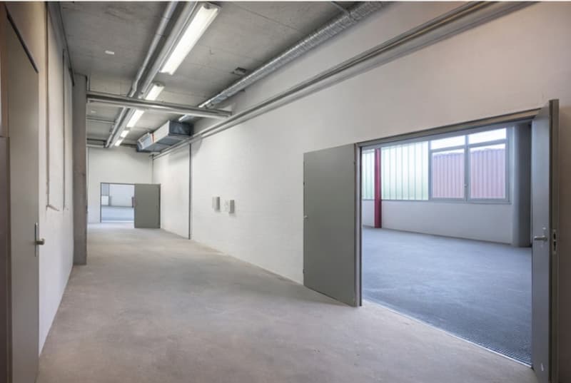 Spacious, versatile storage space in a central location in Bülach (1)
