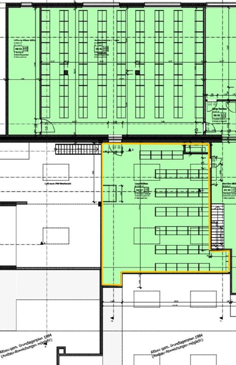 Espace industriel avec scène de stockage et grande porte à emplacement central (10)