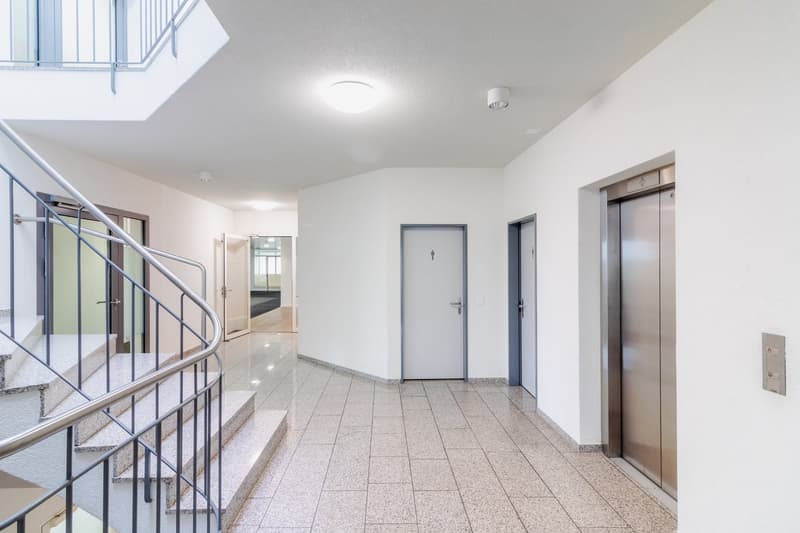 helle Büroflächen an der Erlenstrasse 4, 6343 Rotkreuz (3)