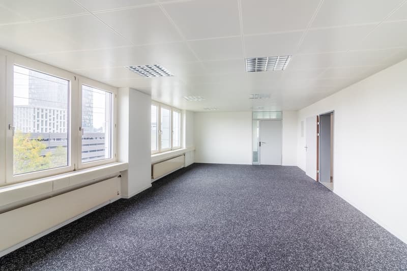 helle Büroflächen an der Erlenstrasse 4, 6343 Rotkreuz (2)