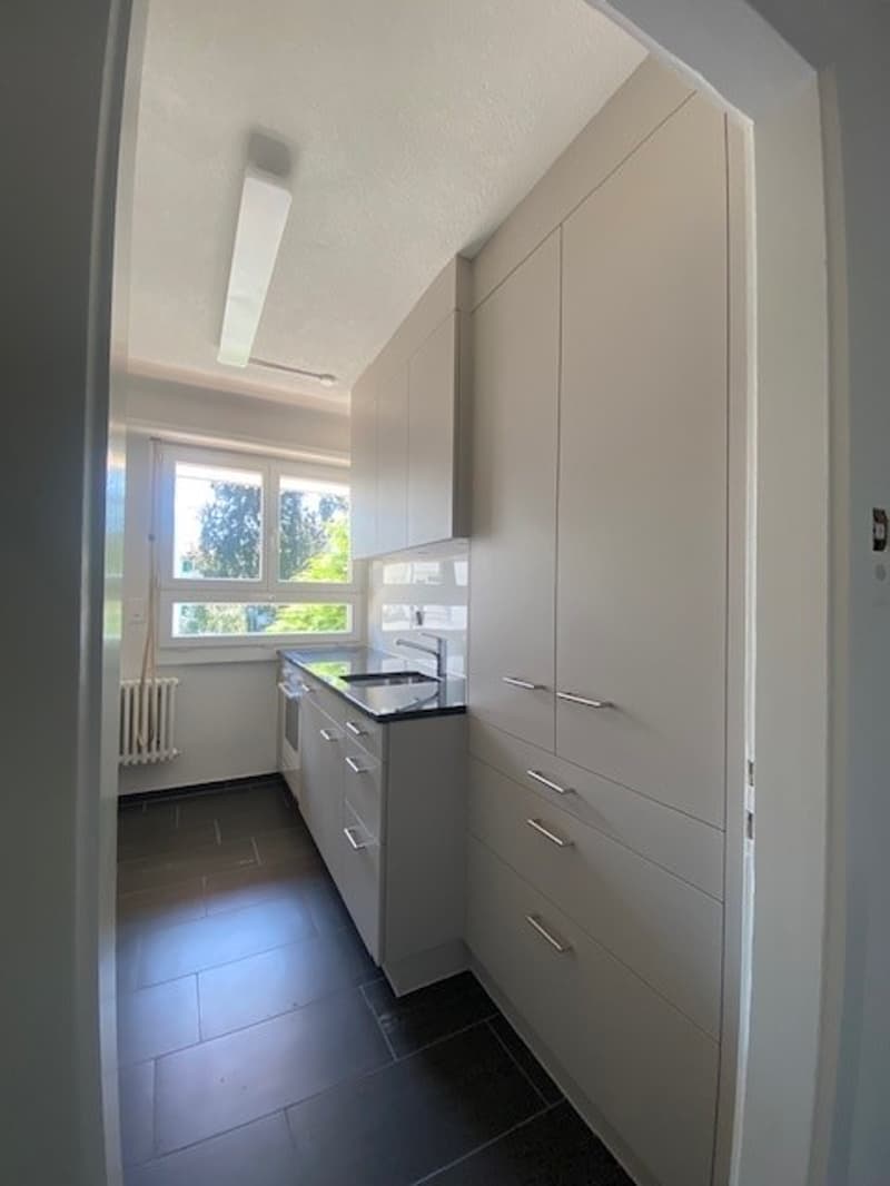 Gemütliche 2-Zimmer-Wohnung mit Balkon in Zürich-Albisrieden (3)