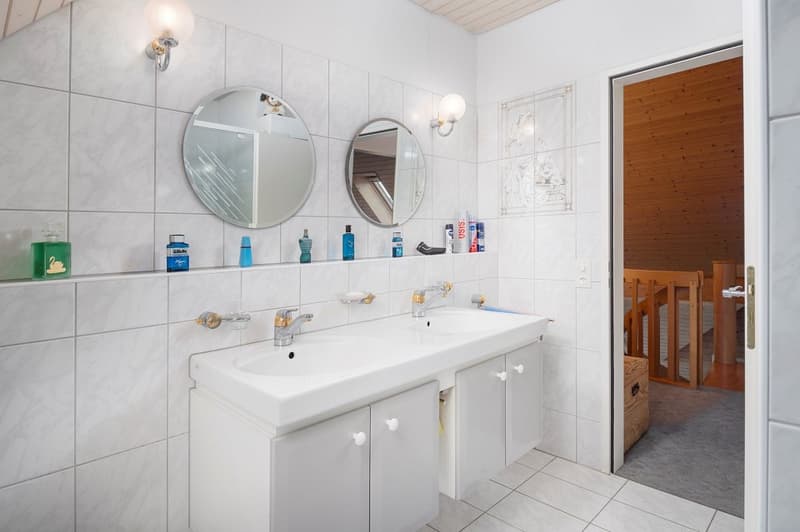 Bel appartement mansardé avec galerie (13)