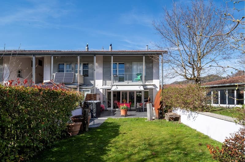 Sehr helle Wohnräume, renoviert mit sonnigem Garten (3)