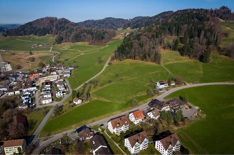Lots of space in a beautiful location with a view over Bäretswil (2)