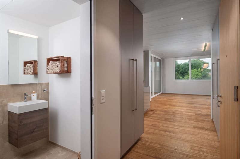 Neuwertige, moderne Wohnung mit verglaster Loggia und schöner Fernsicht (12)