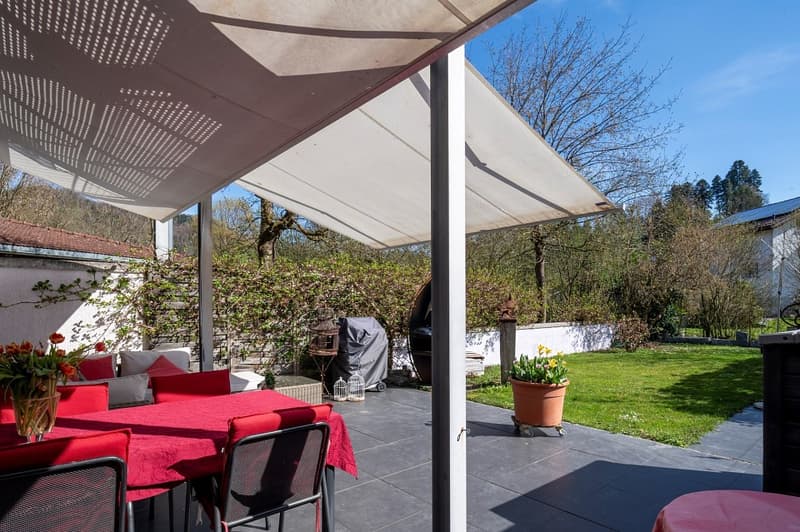 Sehr helle Wohnräume, renoviert mit sonnigem Garten (2)