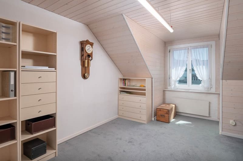 Mitten im Zentrum! Gepflegte Dach-Maisonette-Wohnung (9)