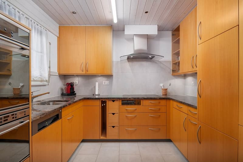 Mitten im Zentrum! Gepflegte Dach-Maisonette-Wohnung (8)