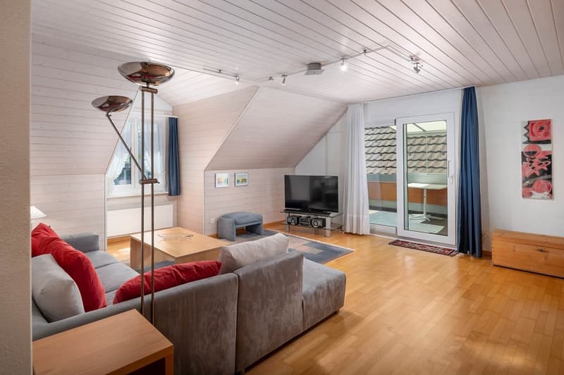 Mitten im Zentrum! Gepflegte Dach-Maisonette-Wohnung (6)