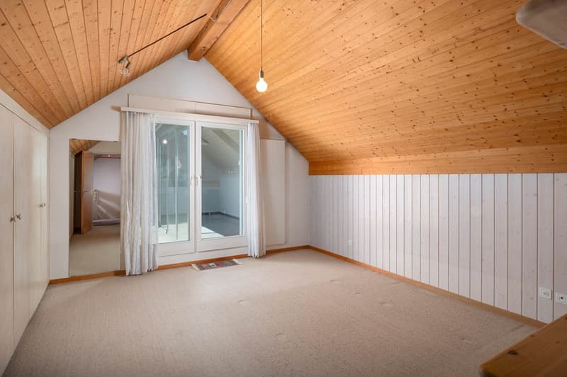 Mitten im Zentrum! Gepflegte Dach-Maisonette-Wohnung (12)