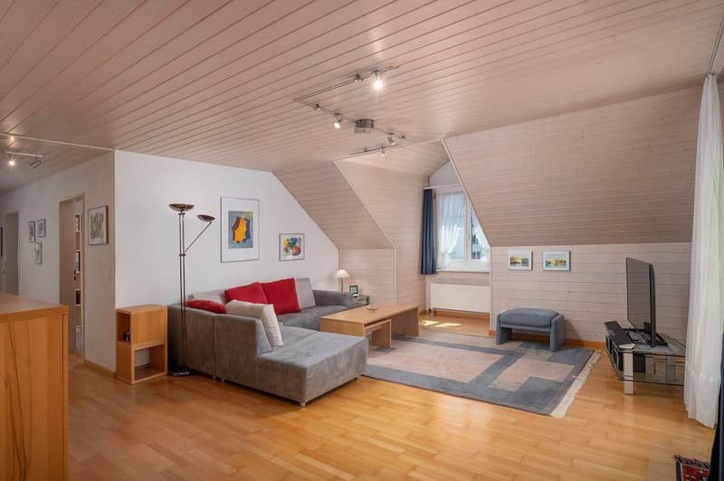 Mitten im Zentrum! Gepflegte Dach-Maisonette-Wohnung (5)