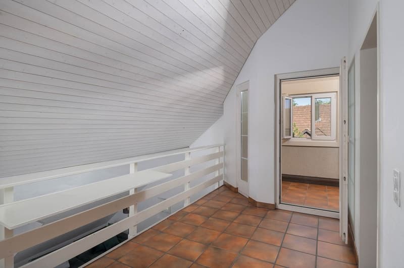 Anlage oder Eigennutzung! Grosszügige Dach-Maisonette-Wohnung mit Garten (10)