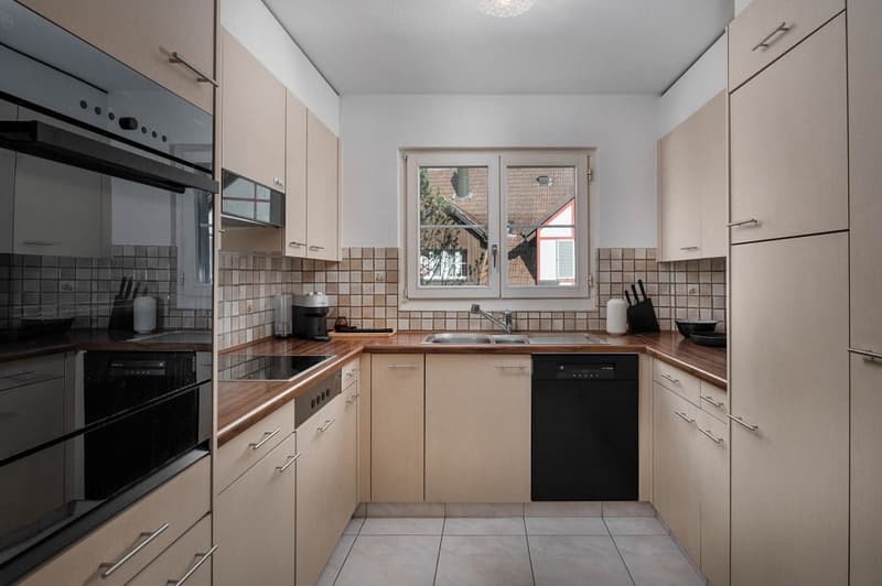 Anlage oder Eigennutzung! Grosszügige Dach-Maisonette-Wohnung mit Garten (5)