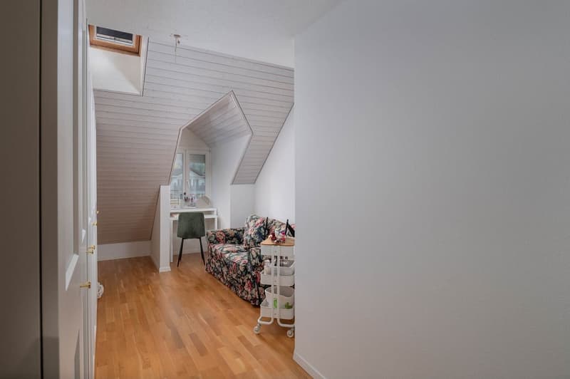 Anlage oder Eigennutzung! Grosszügige Dach-Maisonette-Wohnung mit Garten (8)
