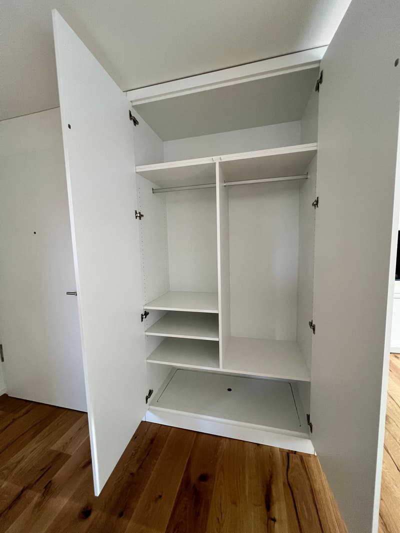 Praktische Garderobe/Einbauschrank im Eingangsbereich