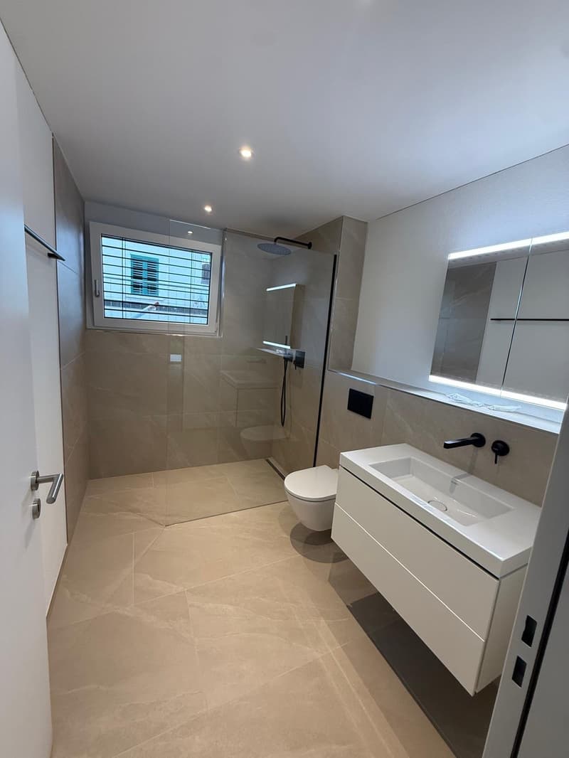 DU/WC mit Regendusche und Tageslicht