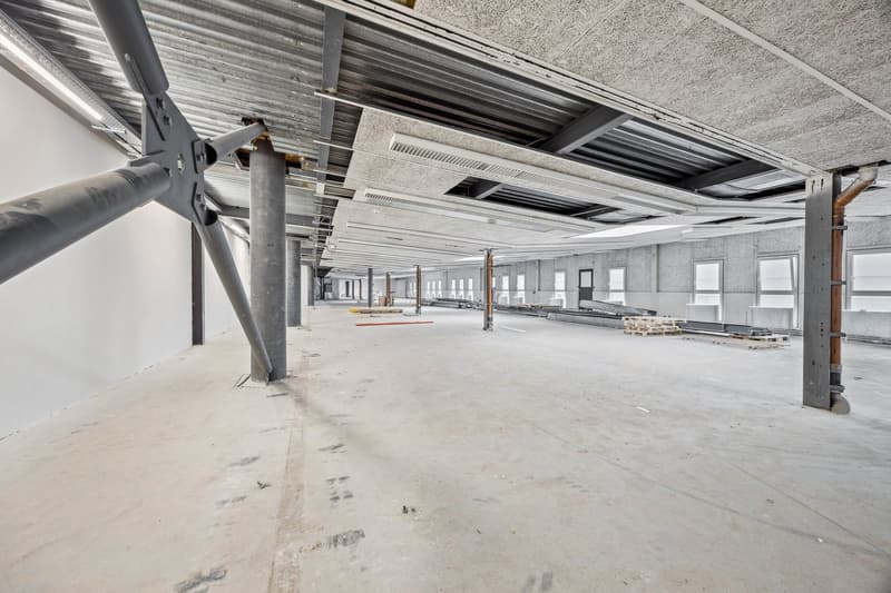 The retail, office or commercial space right next to the highway! (3)