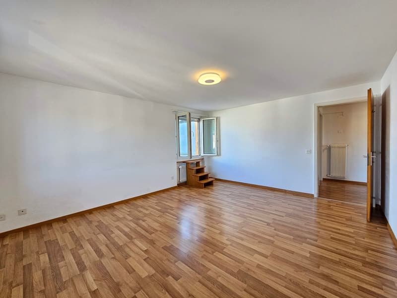 empty room, wooden floor, white walls, ceiling light, window, wooden stairs, radiator