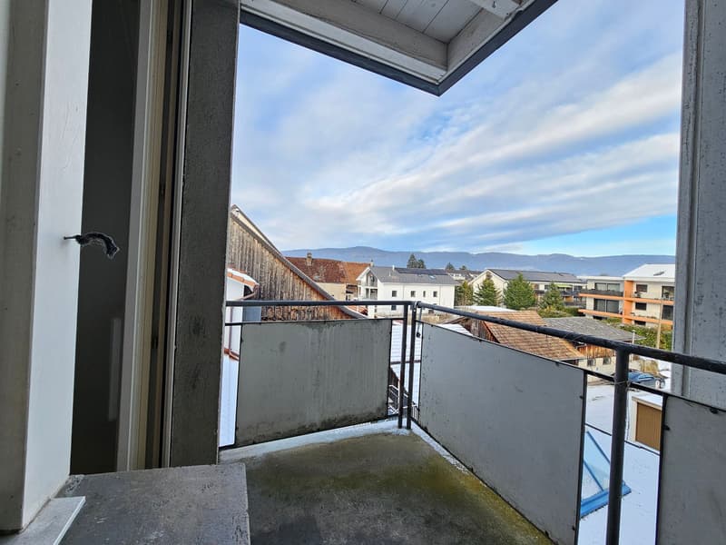 Balcony with view over town and mountains