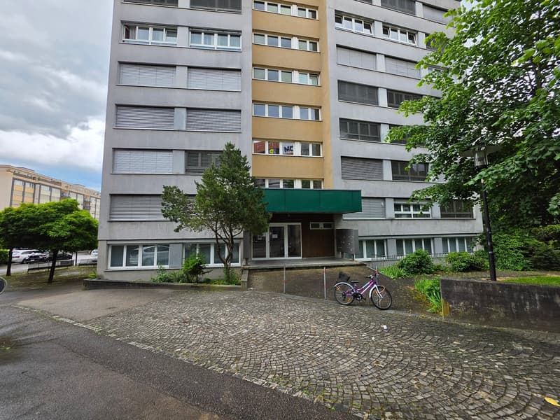 Charmant studio au 4ème étage avec ascenseur à Delémont (1)