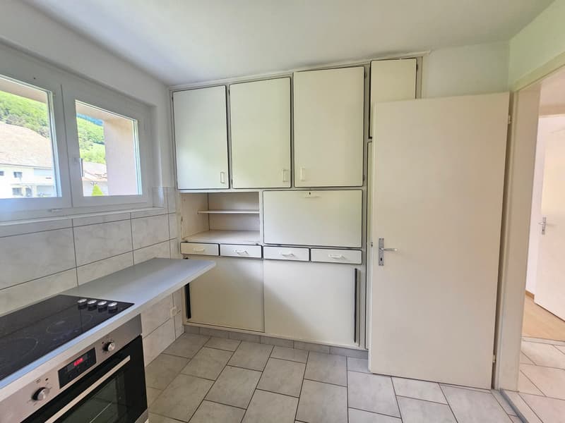 Three-room apartment with plenty of light for rent in Péry - fully renovated (2)