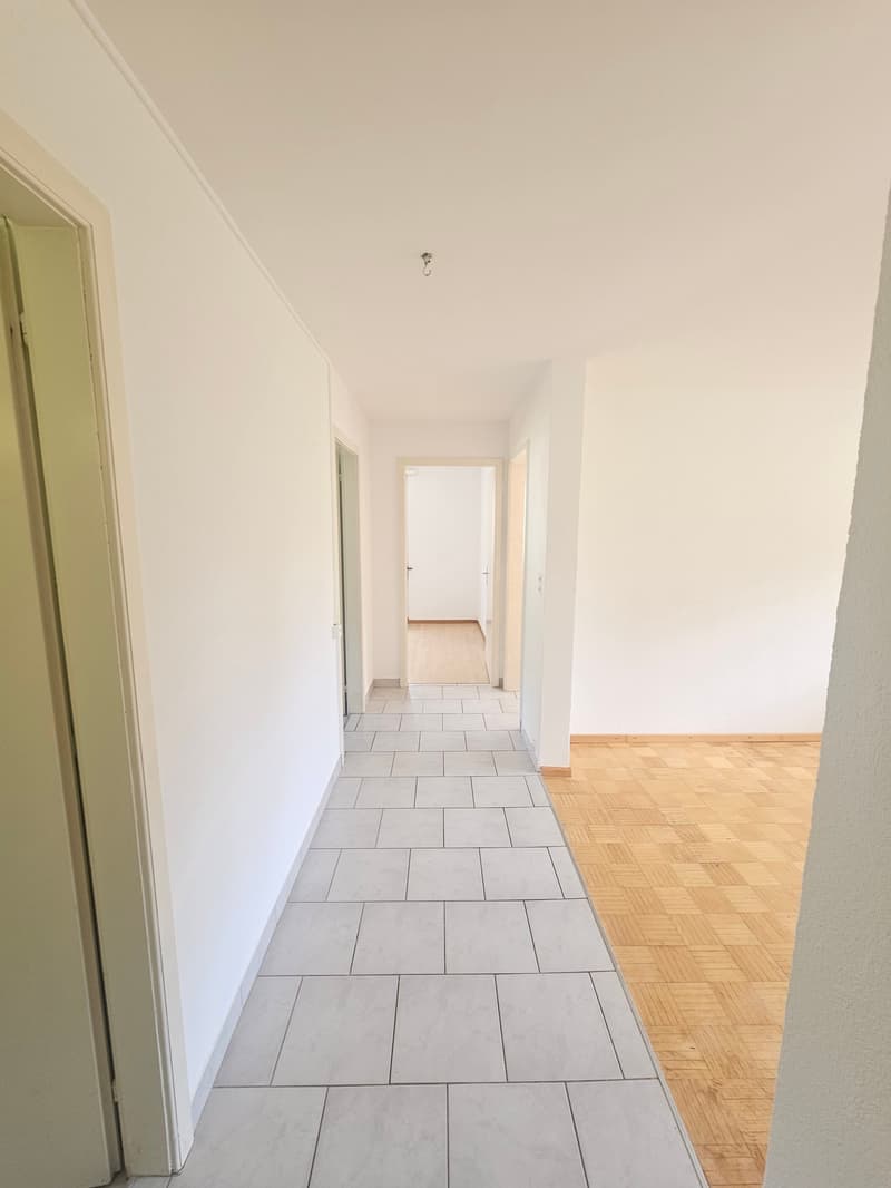 Three-room apartment with plenty of light for rent in Péry - fully renovated (6)