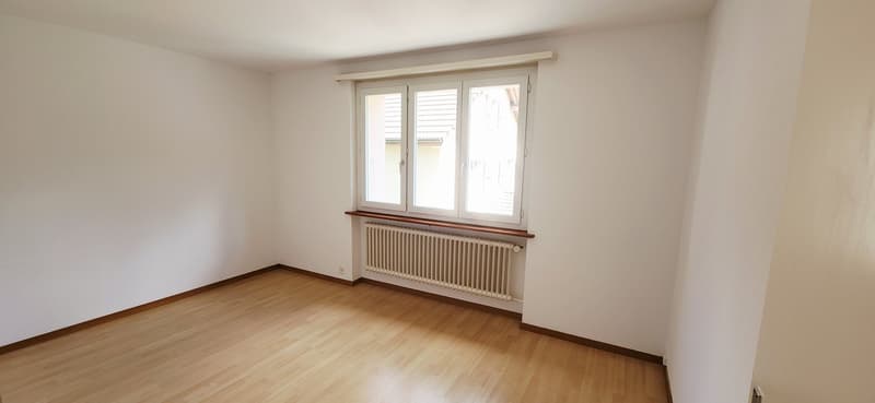 Three-room apartment with plenty of light for rent in Péry - fully renovated (10)